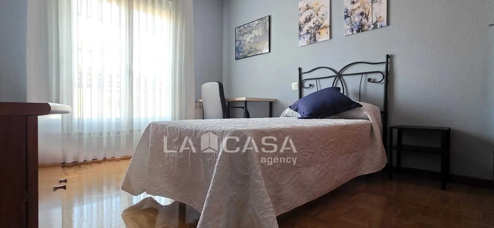 Dormitori de Pis de lloguer en Valladolid amb Calefacció i Balcó