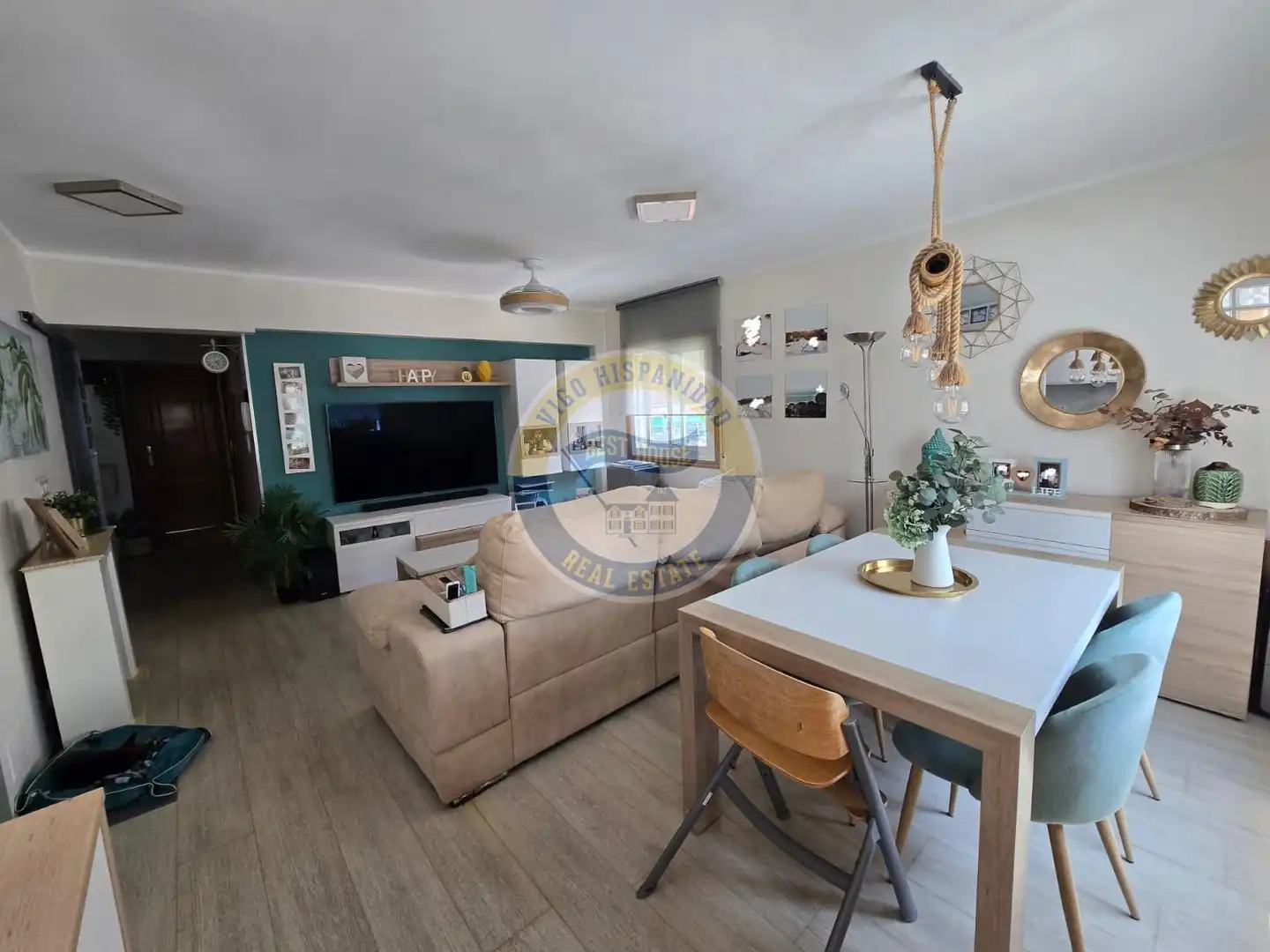 Living room of Flat for sale in Vigo   with Terrace and Furnished