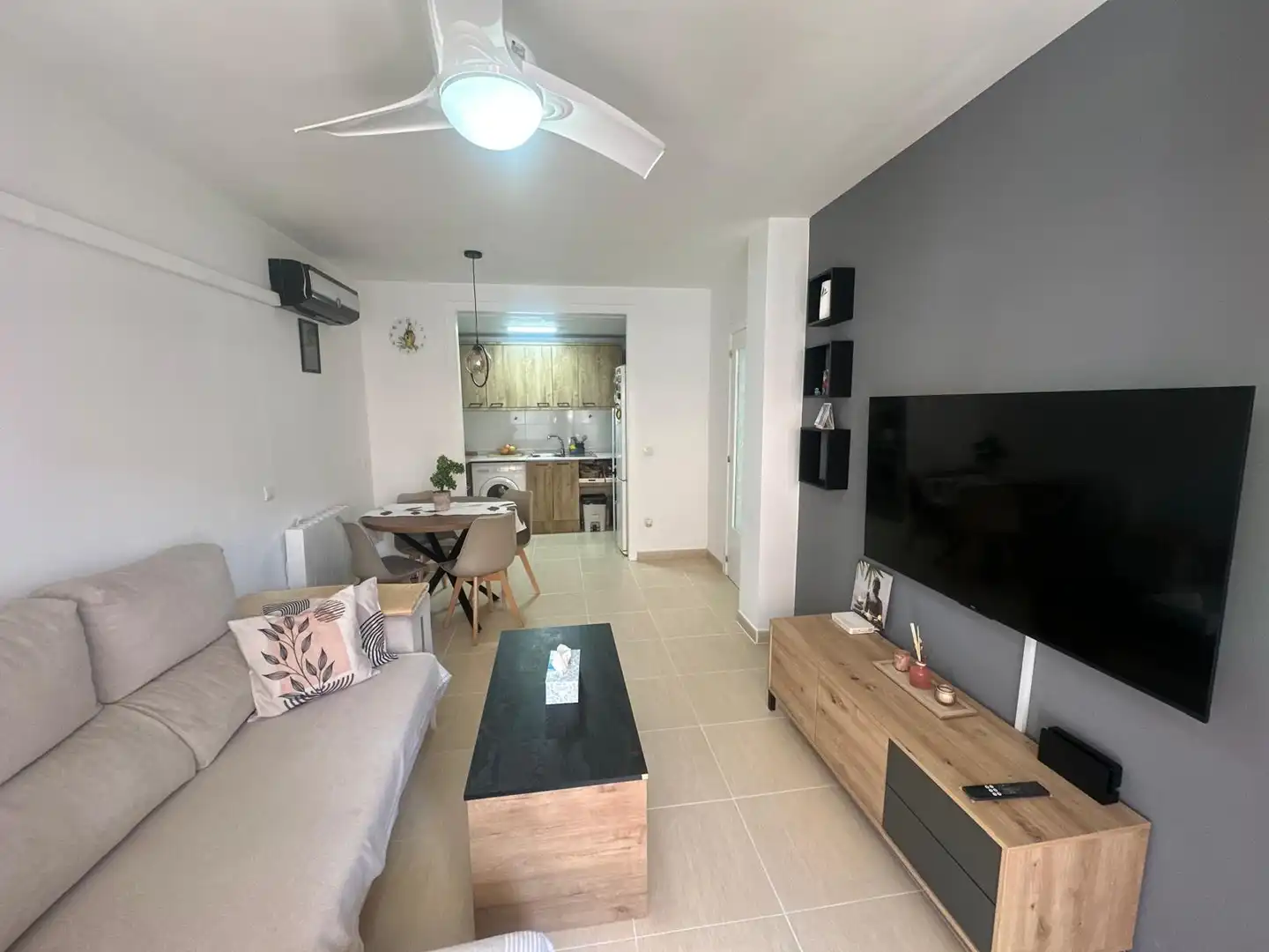 Living room of Flat for sale in Vandellòs i l'Hospitalet de l'Infant  with Air Conditioner, Furnished and Oven