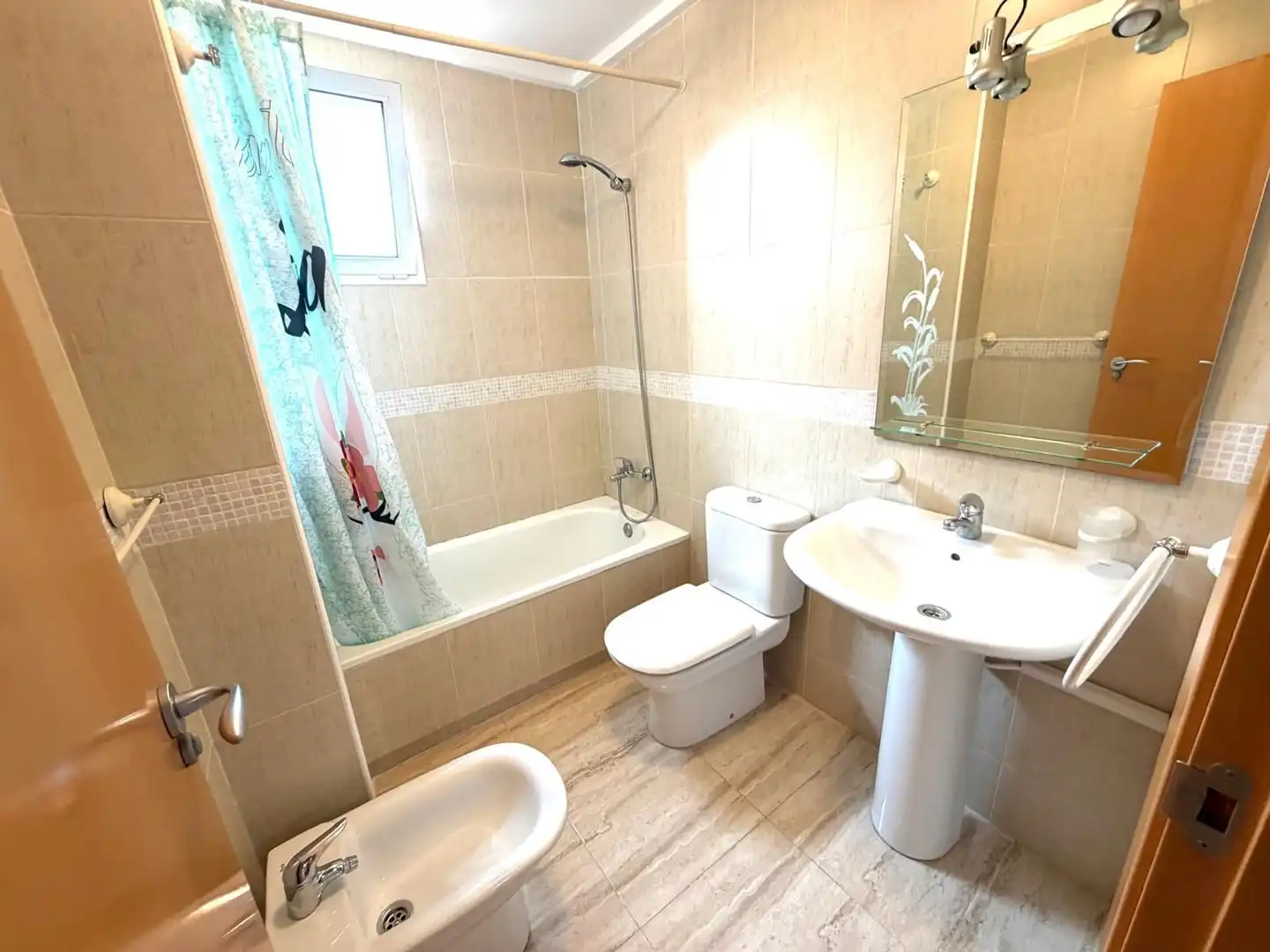 Baño de Piso en venta en Benidorm con Aire acondicionado y Piscina comunitaria