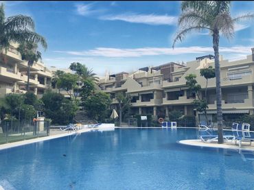 Pis amb piscina en venda a Calle del Tenis 6