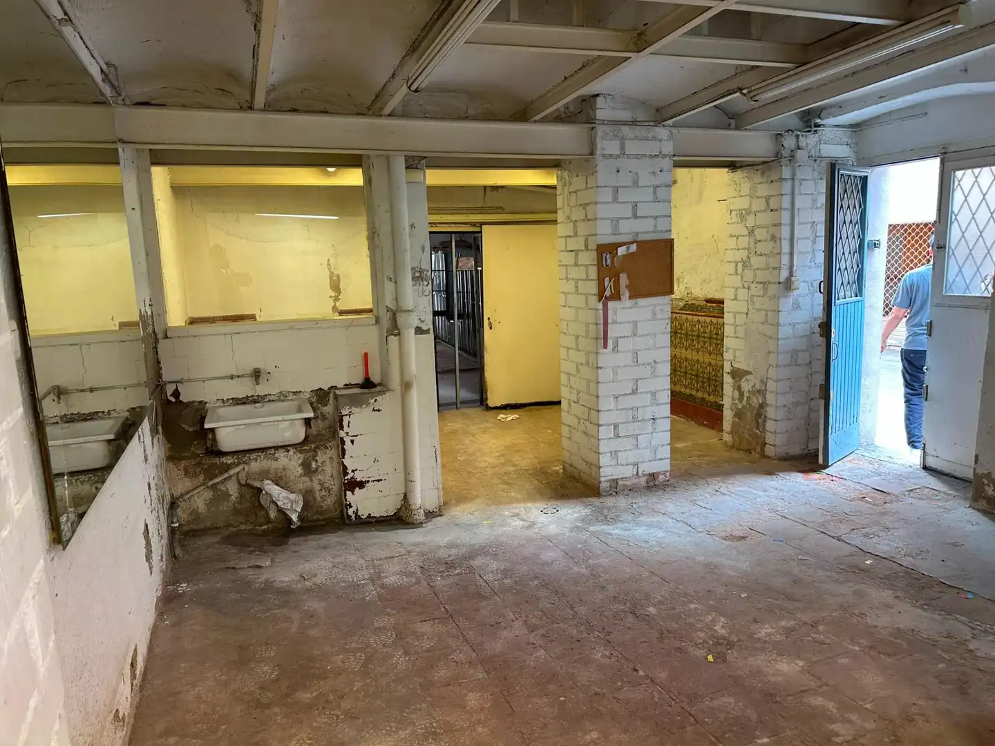 Local comercial de lloguer a Carrer TRAVESSERES 2
