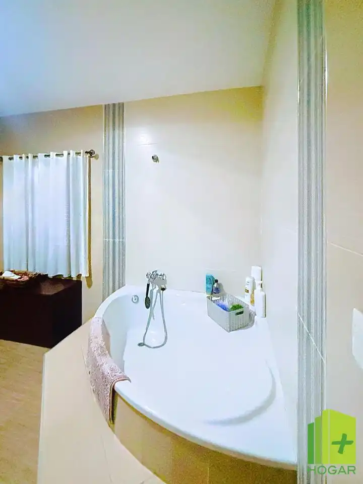 Baño de Casa adosada en venta en Jaén con Aire acondicionado, Terraza y Balcón