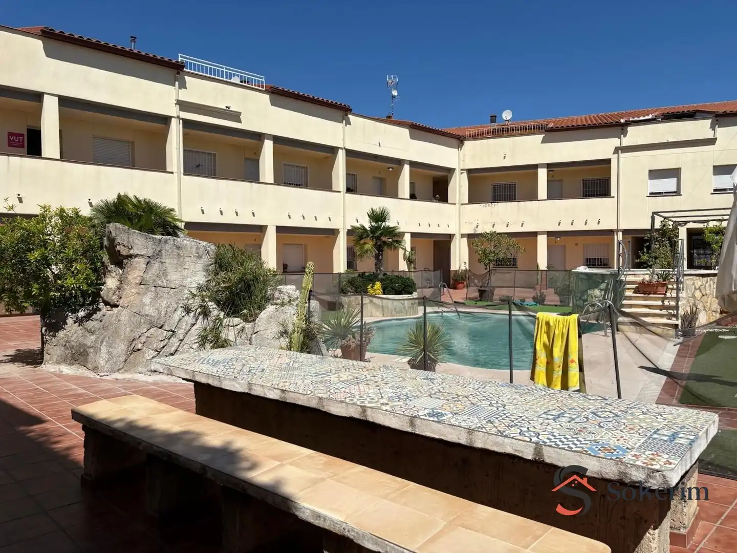 Wohnung zum Verkauf in Alcabón mit Klimaanlage, Heizung und Privatgarten