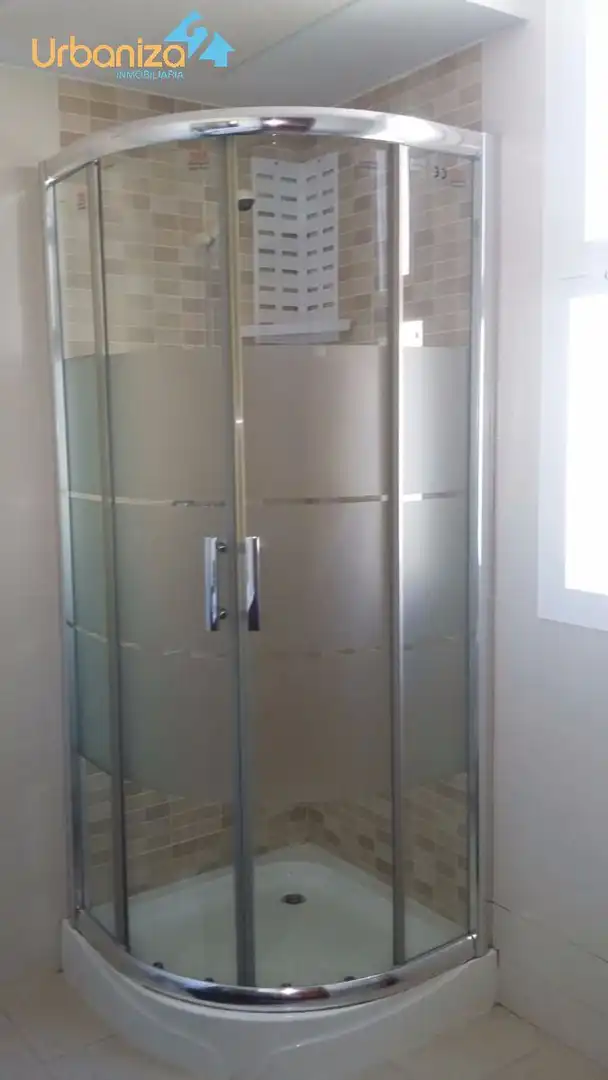 Apartament en venda a Calle Enrique Sánchez de León, Carretera de Sevilla - Los Montitos