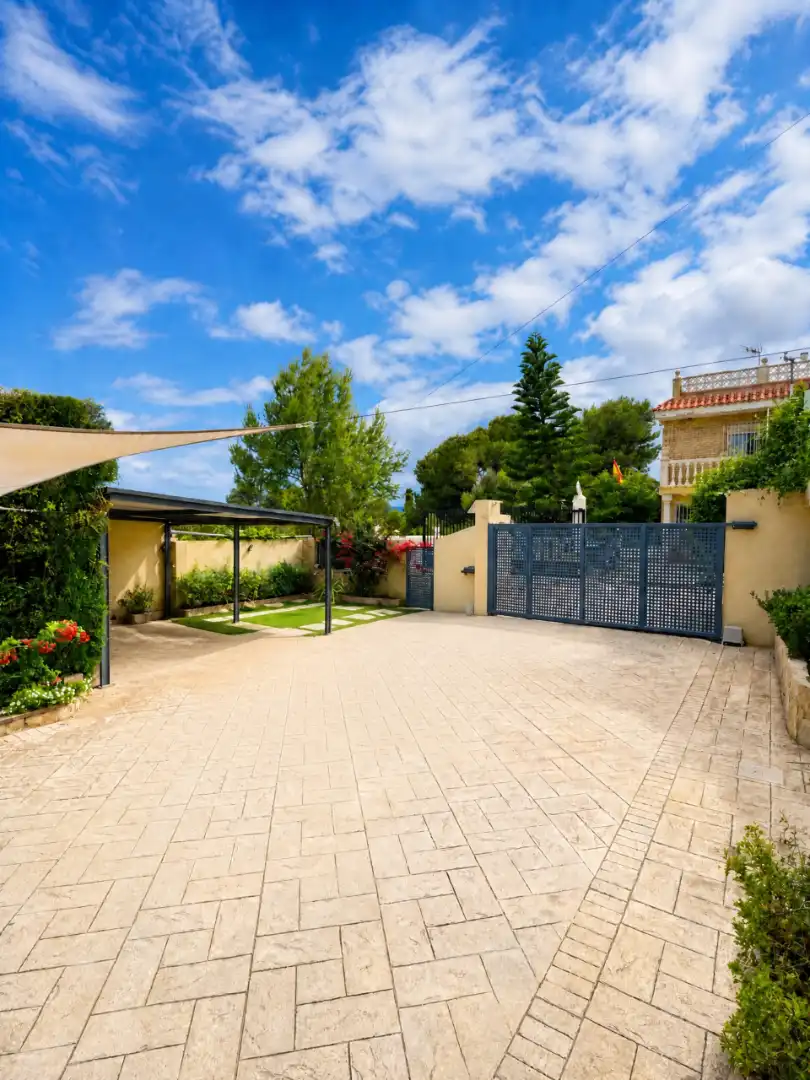 Vista exterior de Casa o chalet en venta en Montserrat con Jardín privado, Terraza y Trastero
