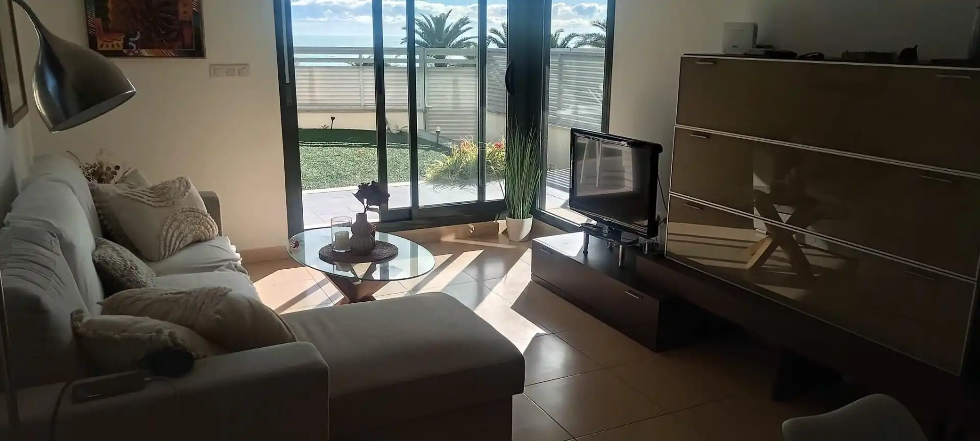 Sala de estar de Apartamento de alquiler en Vinaròs con Aire acondicionado, Calefacción y Jardín privado