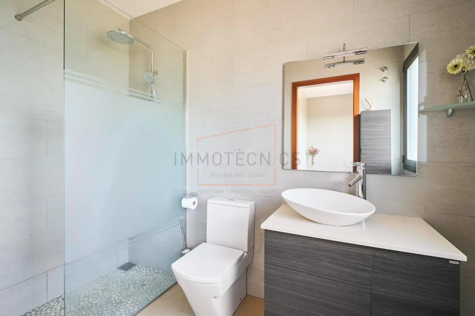 Bany de Casa o xalet en venda en Vilanova del Vallès amb Jardí privat, Terrassa i Piscina