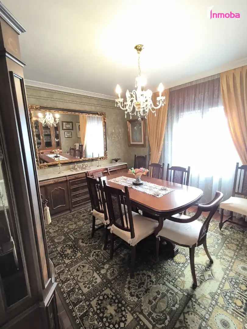 Comedor de Piso en venta en Aranda de Duero con Calefacción, Parquet y Trastero