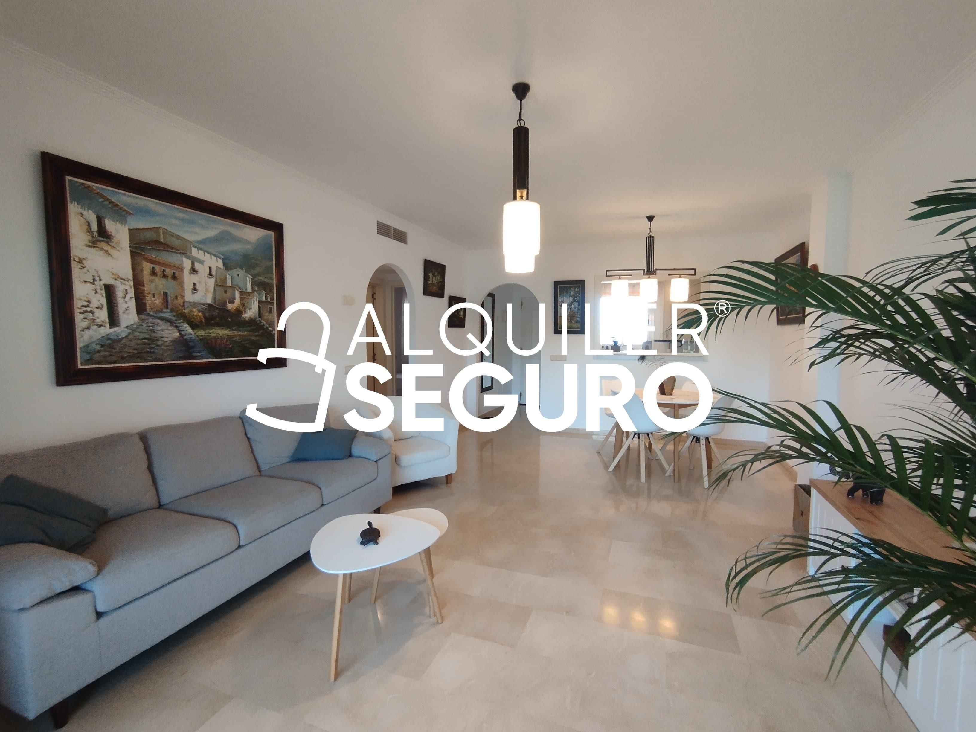 Sala d'estar de Pis de lloguer en Mijas amb Aire condicionat, Calefacció i Piscina