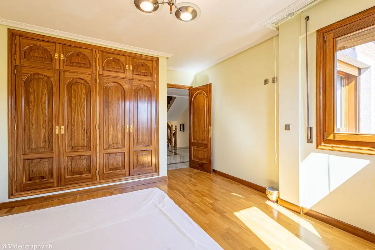 Habitación de Casa o chalet en venta en Alcalá de Henares con Aire acondicionado, Calefacción y Jardín privado
