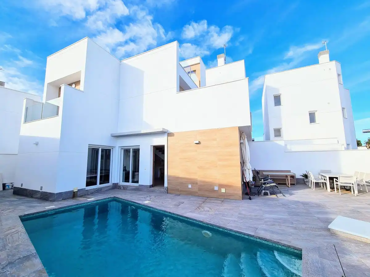 Piscina de Casa o chalet en venta en San Pedro del Pinatar con Aire acondicionado, Jardín privado y Terraza