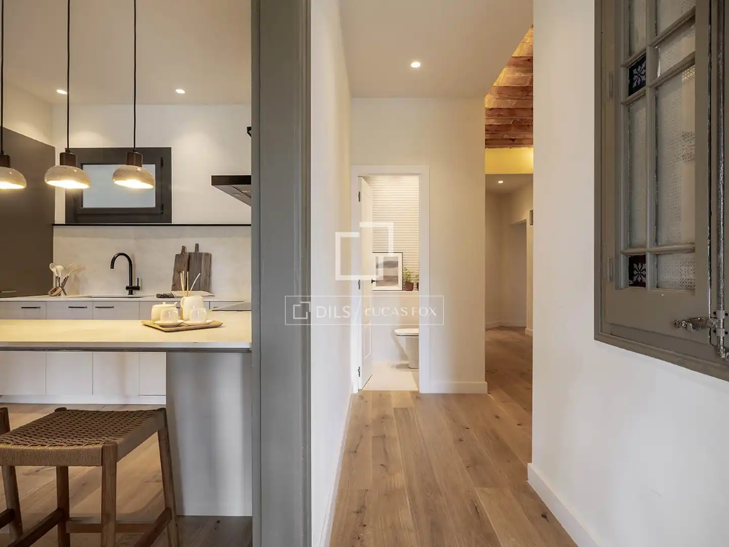 Wohnung zum Verkauf in Barcelona mit Klimaanlage, Heizung und Balkon