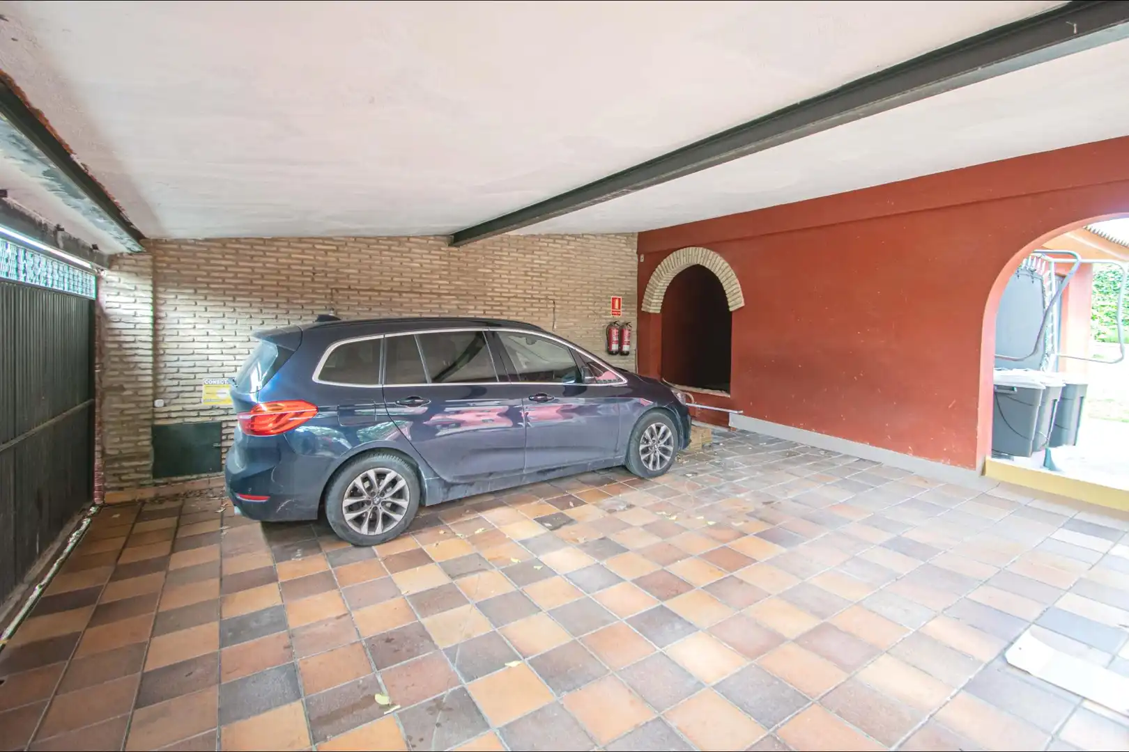 Parking de Casa o chalet en venta en Tomares con Jardín privado, Terraza y Piscina