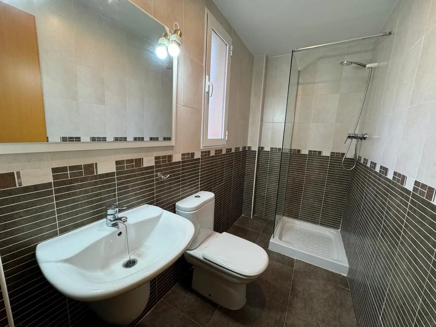 Baño de Casa o chalet de alquiler en Serra con Calefacción, Jardín privado y Terraza