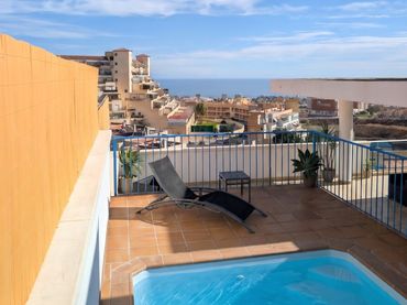 Ático con jardín en venta en Calle Miguel Rueda 31