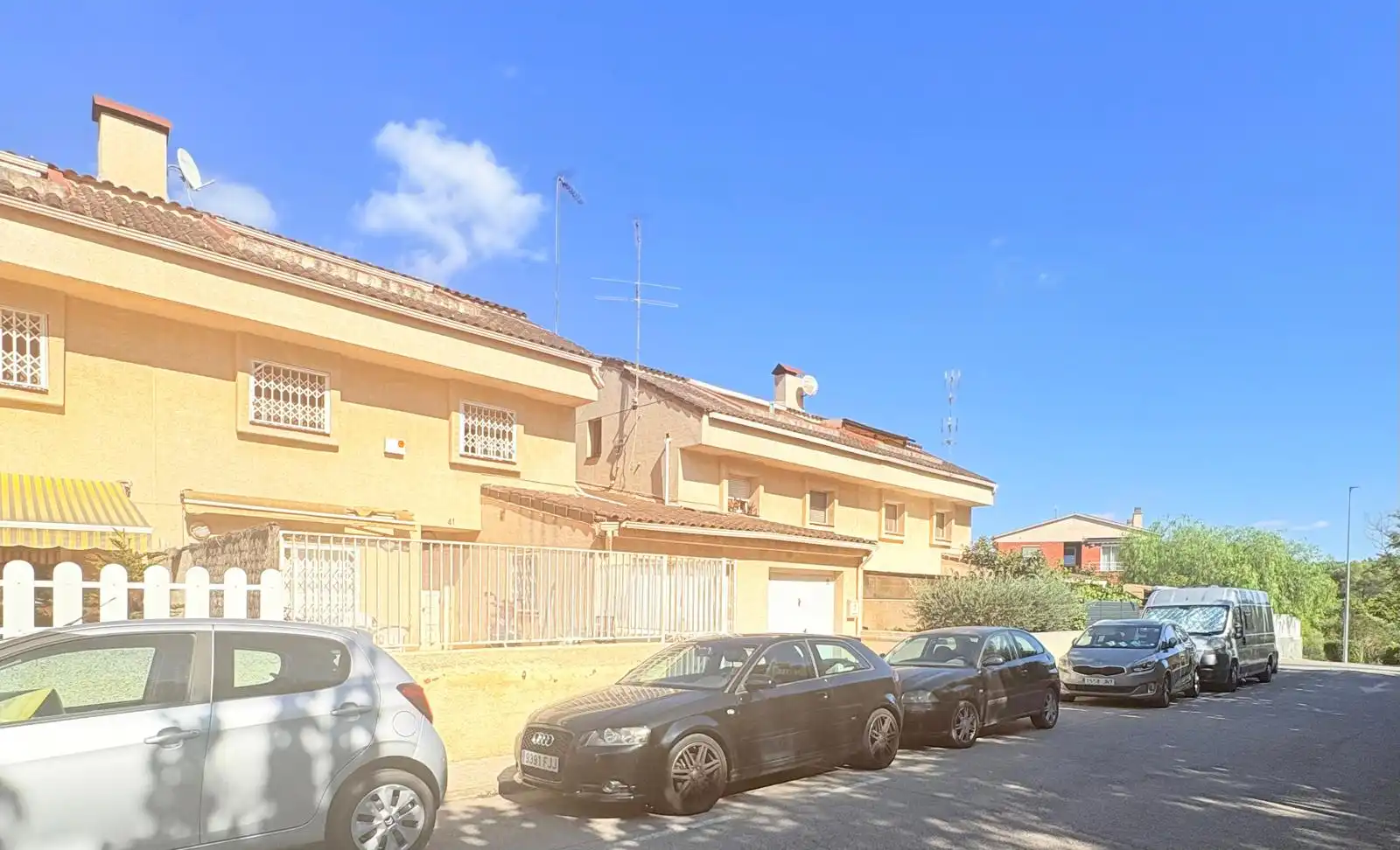 Adossat amb terrassa en venda a Carrer la Pau