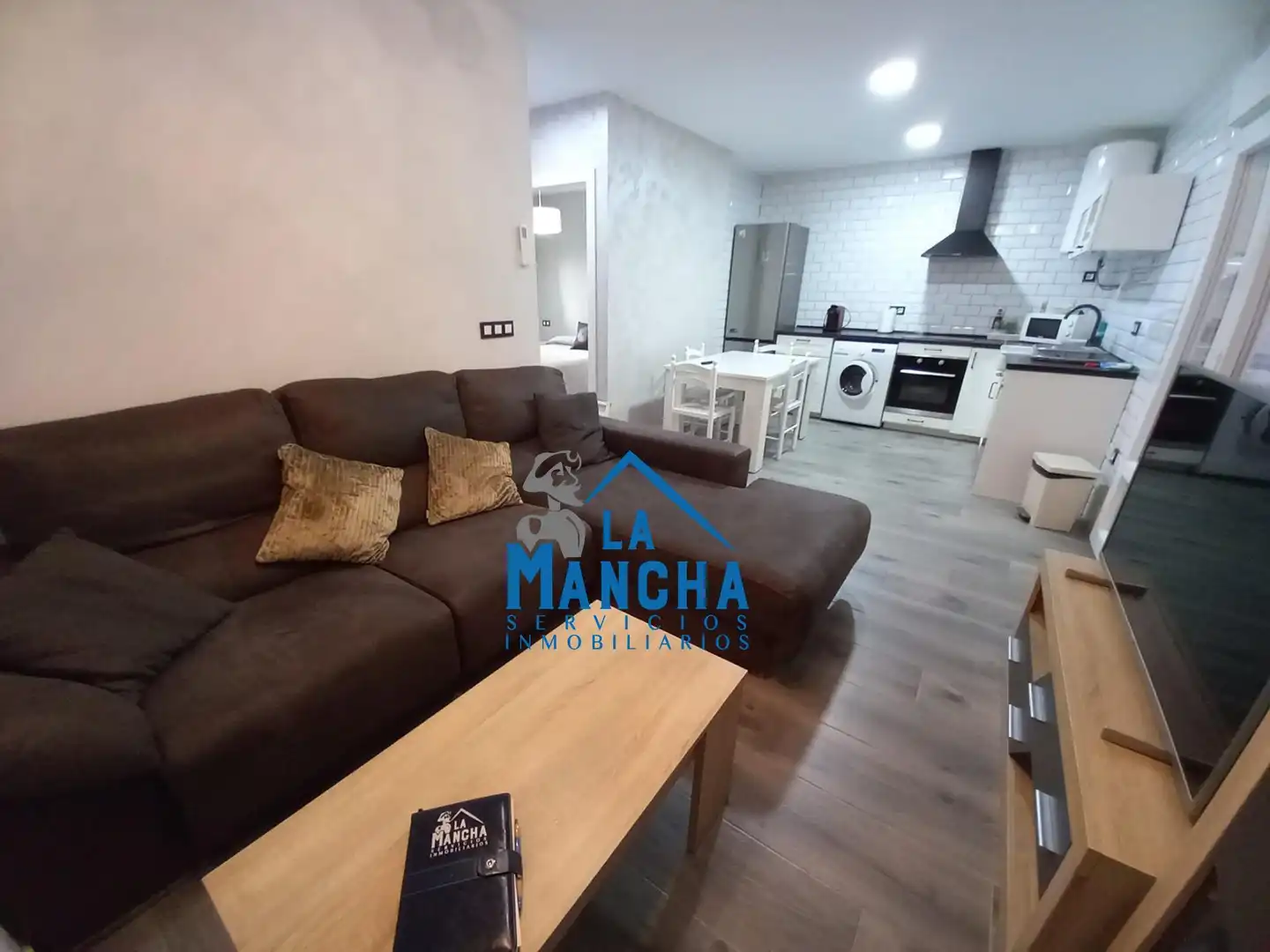 Sala d'estar de Casa o xalet en venda en Madrigueras amb Piscina i Moblat