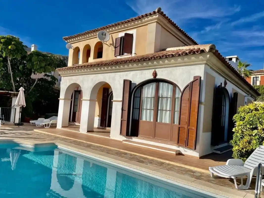 Detached house with pool for sale in Golf Bahía, imagen 5