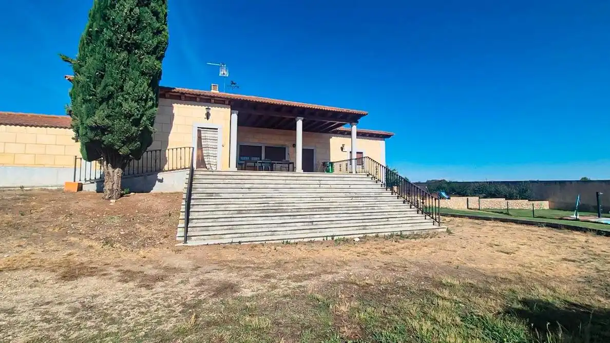 Vista exterior de Casa o chalet en venta en Ledesma