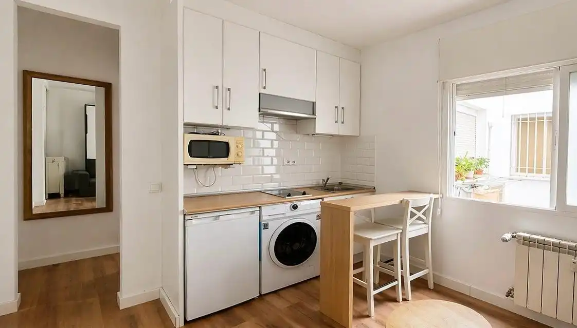 Cocina de Estudio de alquiler en  Madrid Capital con Aire acondicionado y Amueblado