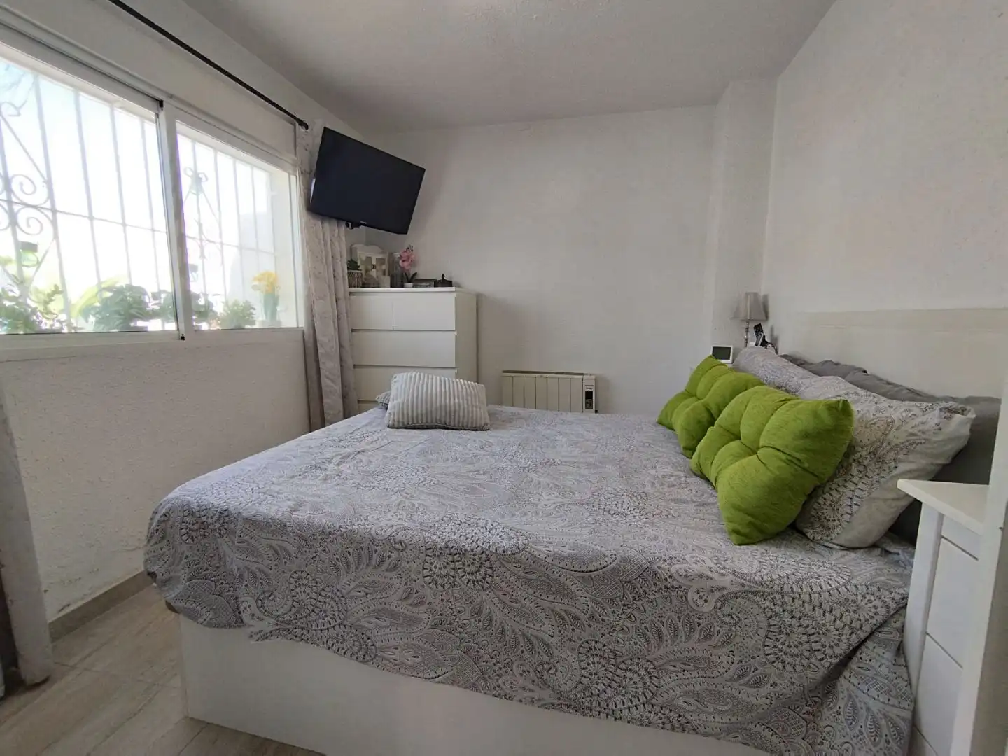 Dormitori de Casa adosada en venda en Torrevieja amb Aire condicionat, Calefacció i Jardí privat