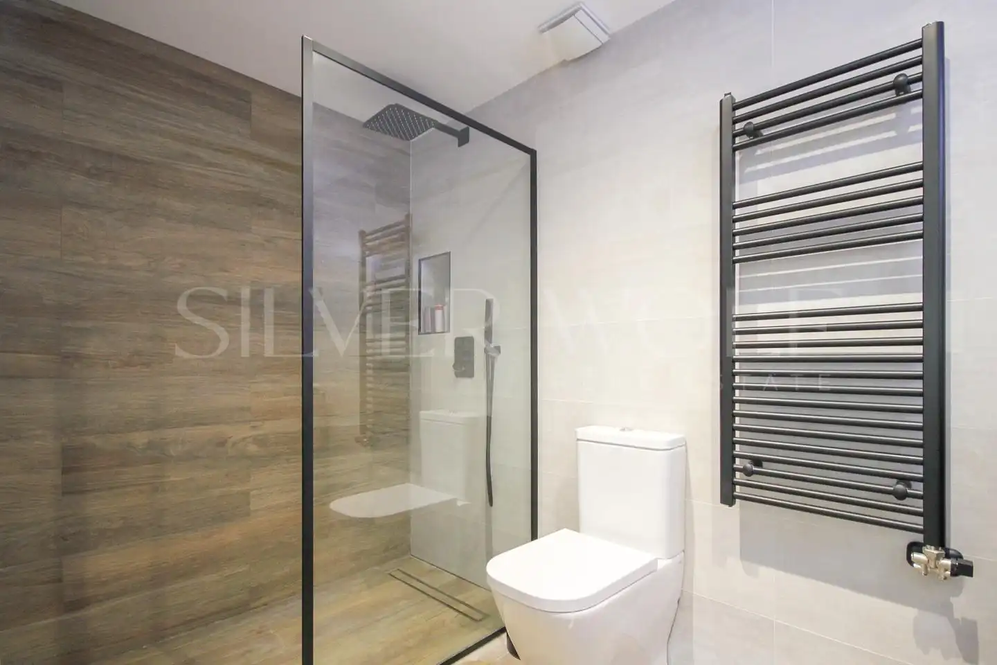 Bathroom of Flat for sale in Gavà  with Air Conditioner, Heating and Parquet flooring