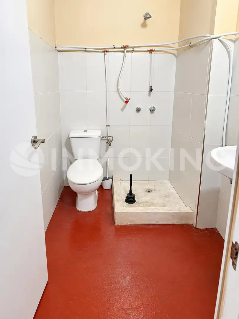 Baño de Nave industrial de alquiler en San Fernando de Henares