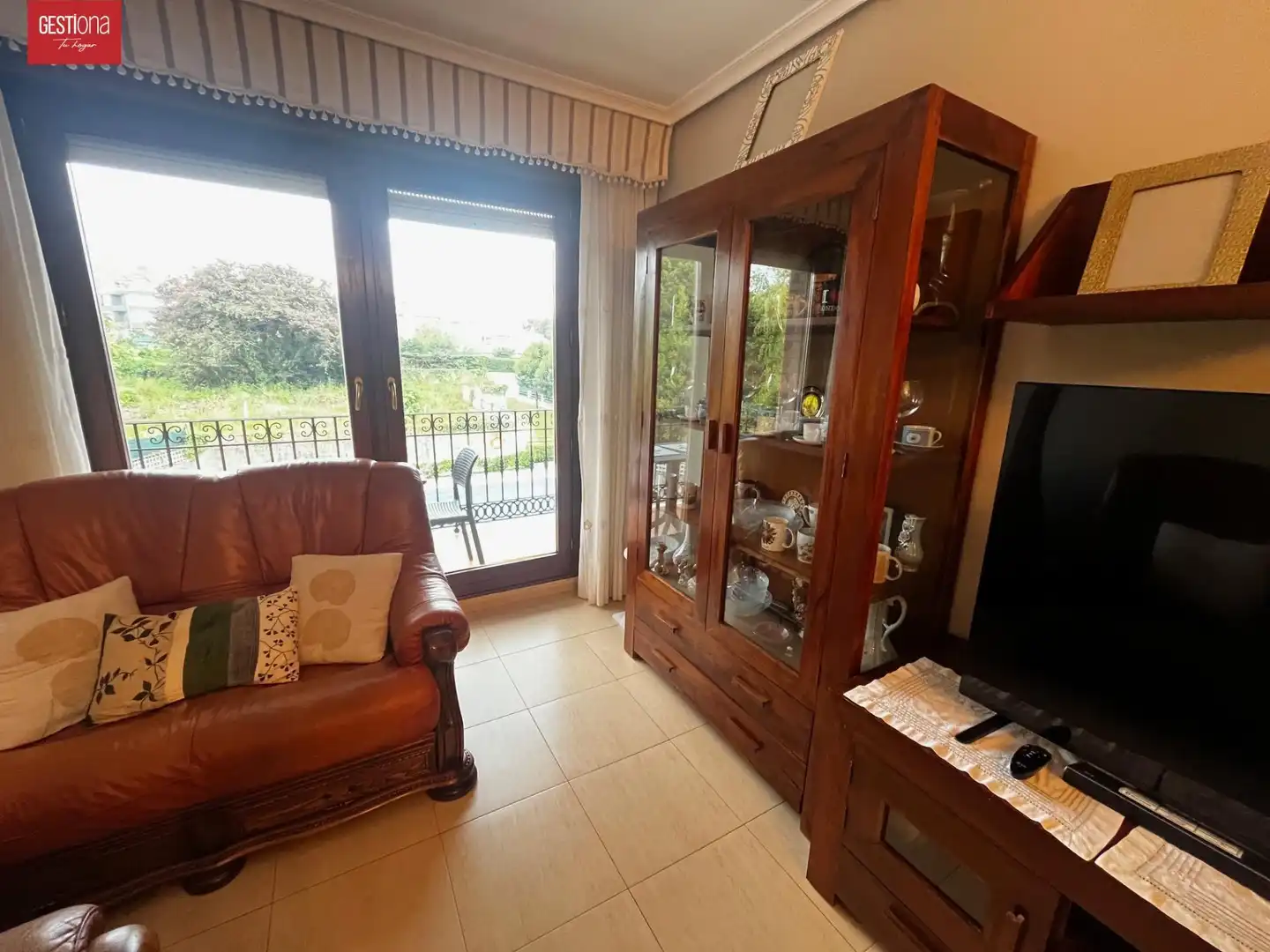 Sala de estar de Apartamento en venta en Noja con Calefacción, Terraza y Amueblado