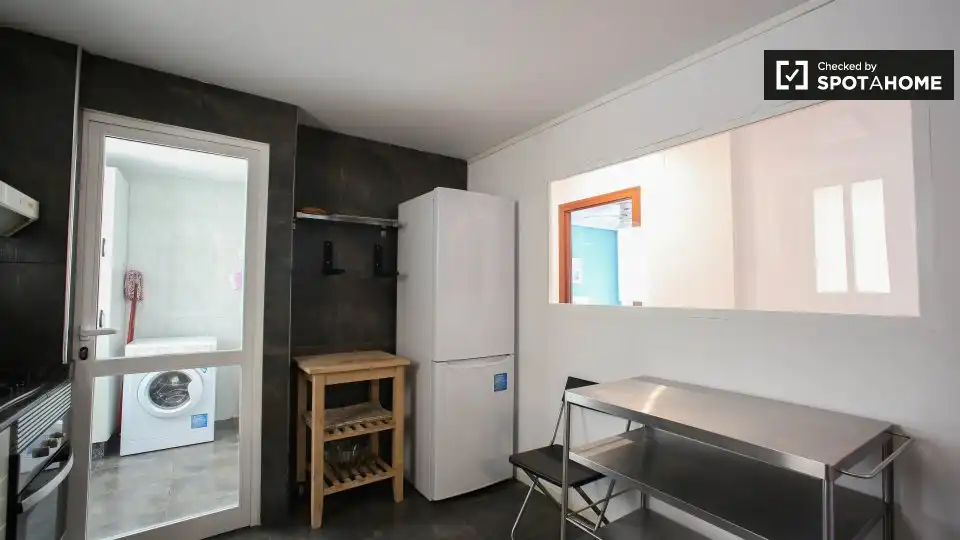 Cocina de Piso de alquiler en Valencia con Aire acondicionado, Calefacción y Amueblado
