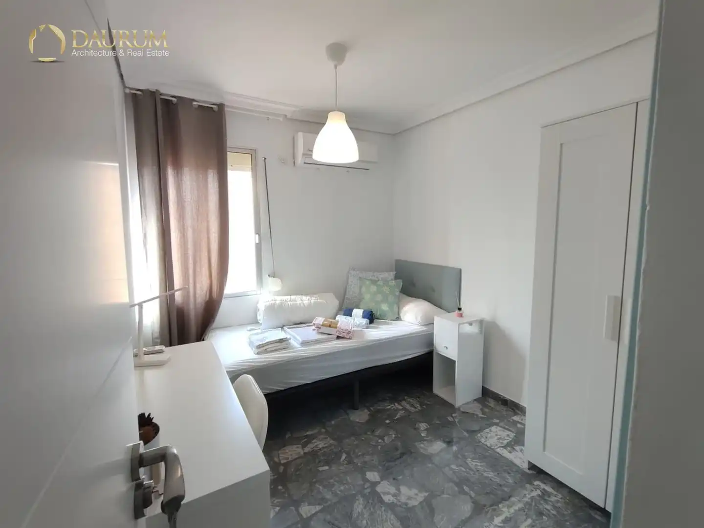 Bedroom of Flat for sale in Sevilla  with Air Conditioner and Furnished