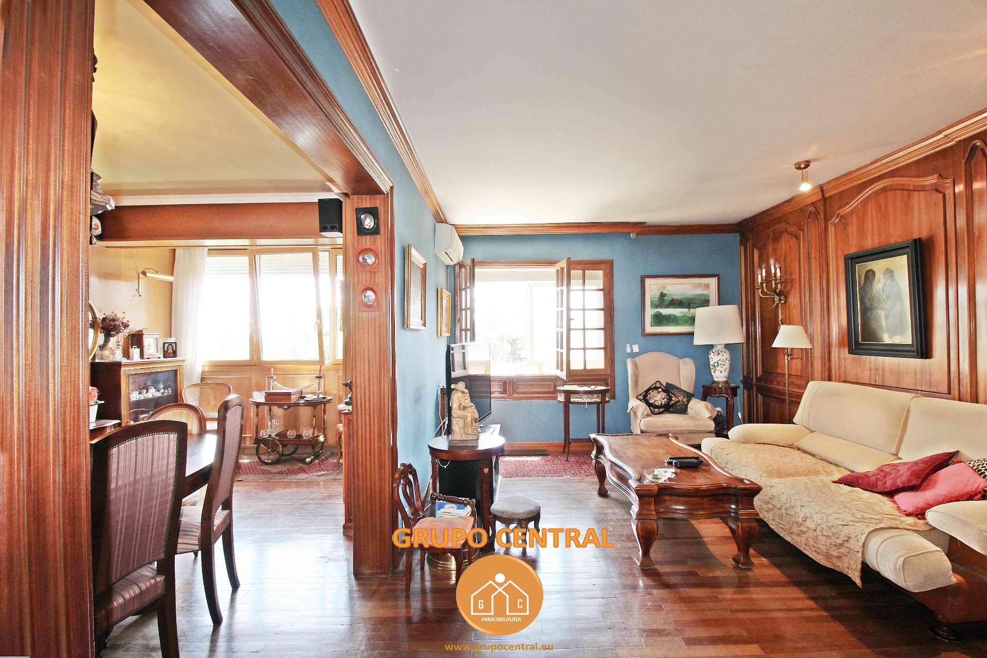 Living room of Flat for sale in  Madrid Capital  with Air Conditioner, Heating and Parquet flooring