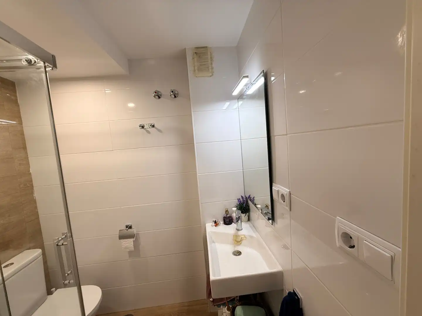 Bathroom of Flat for sale in Cartagena  with Air Conditioner and Furnished