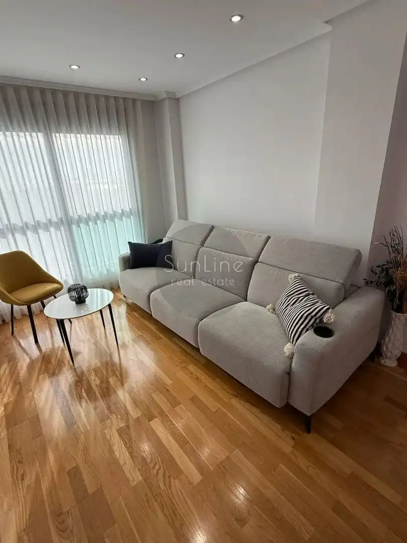 Wohnzimmer von Wohnung zur Miete in Quatre Carreres