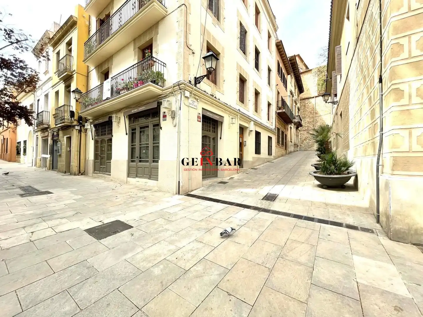 Vista exterior de Planta baja en venta en Barcelona con Trastero y Alarma