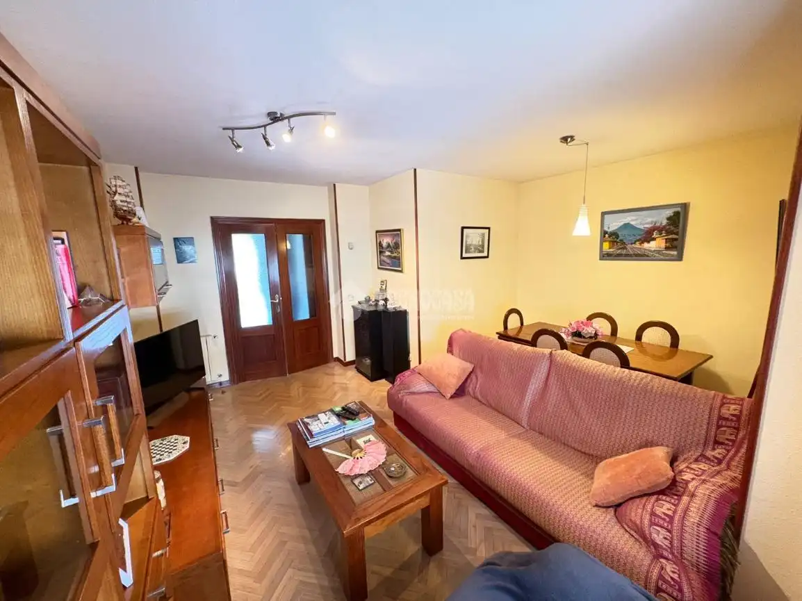 Sala de estar de Piso en venta en Madrid con Aire acondicionado, Parquet y Piscina comunitaria