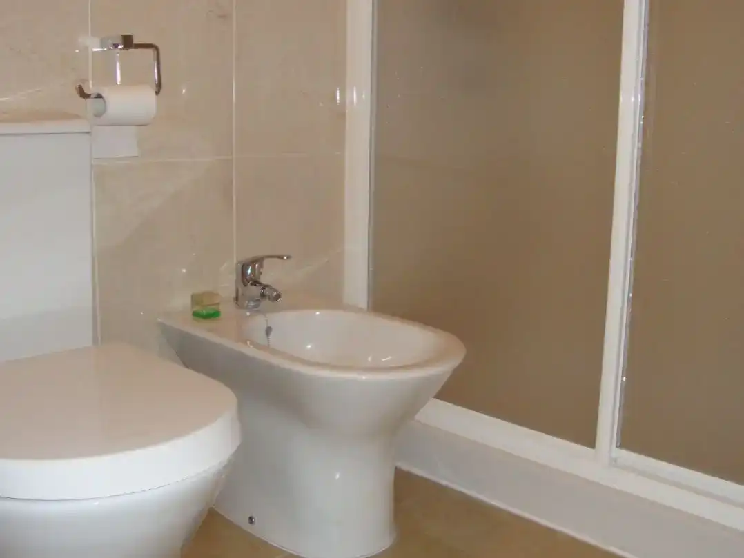 Baño de Piso de alquiler en Andújar con Aire acondicionado, Amueblado y Balcón