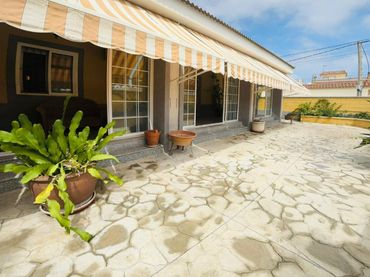 Casa con giardino in vendita a Avenida de la Marina 12A