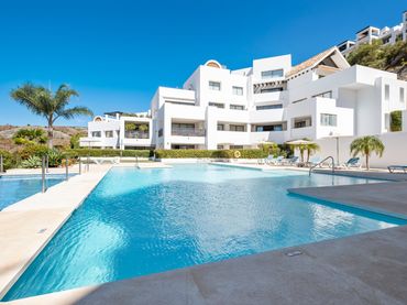Ático con piscina en venta en Benahavís pueblo