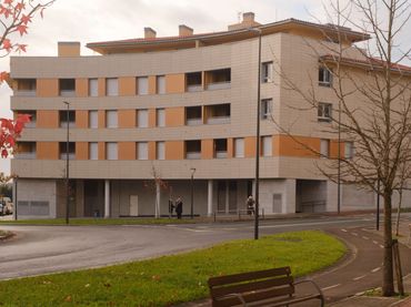 Locale commerciale in affitto a Calle Federico Barrenengoa Kalea 23