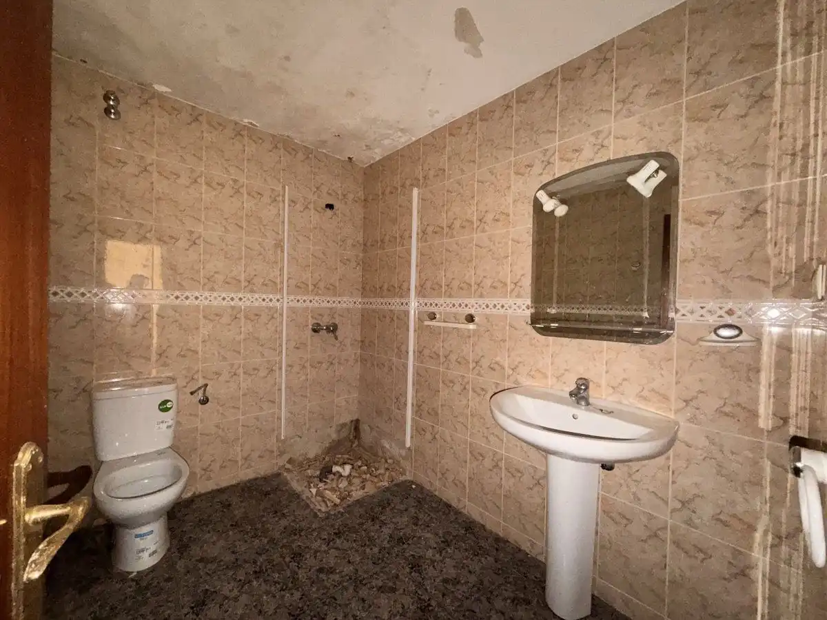 Badezimmer von Haus oder Chalet zum Verkauf in La Bisbal del Penedès mit Privatgarten, Schwimmbad und Balkon