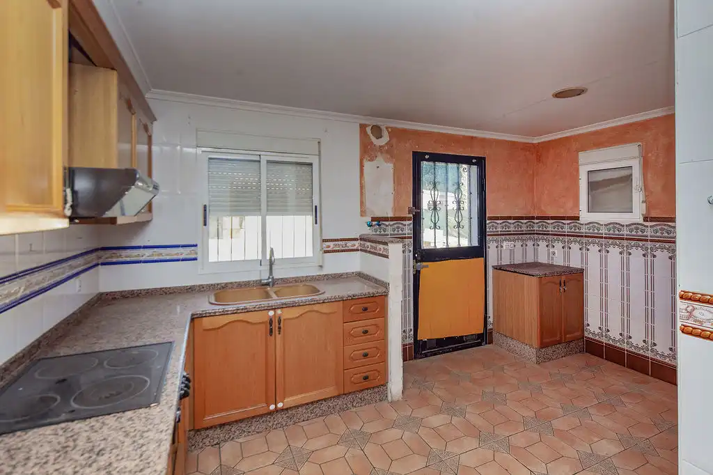 Kitchen of Houses for sale in Montroi / Montroy, Valencia