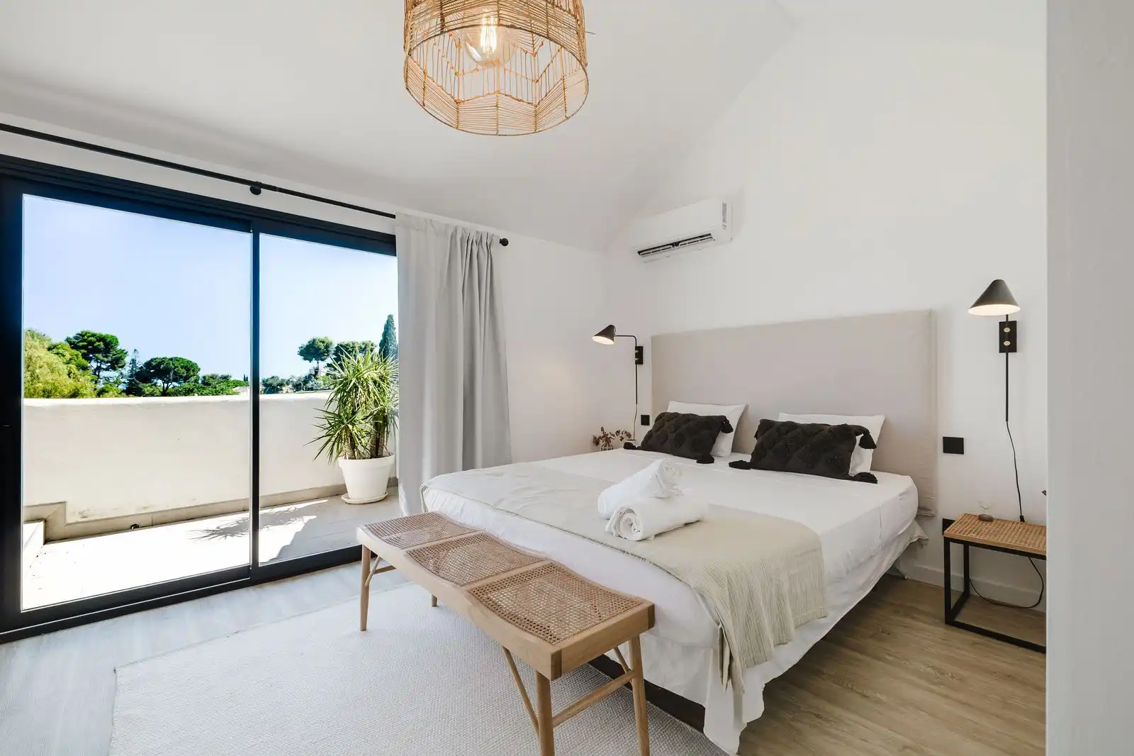Bedroom of Houses for sale in Marbella  with Air Conditioner, Terrace and Community pool