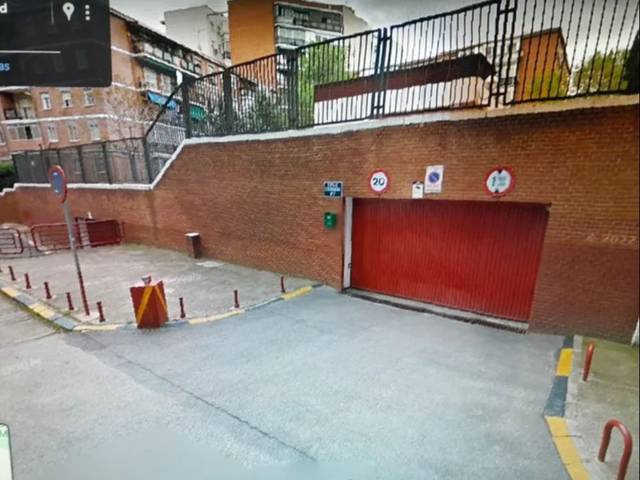 Garaje en Alquiler en Calle de las Pedroñeras, 5 en Canillas