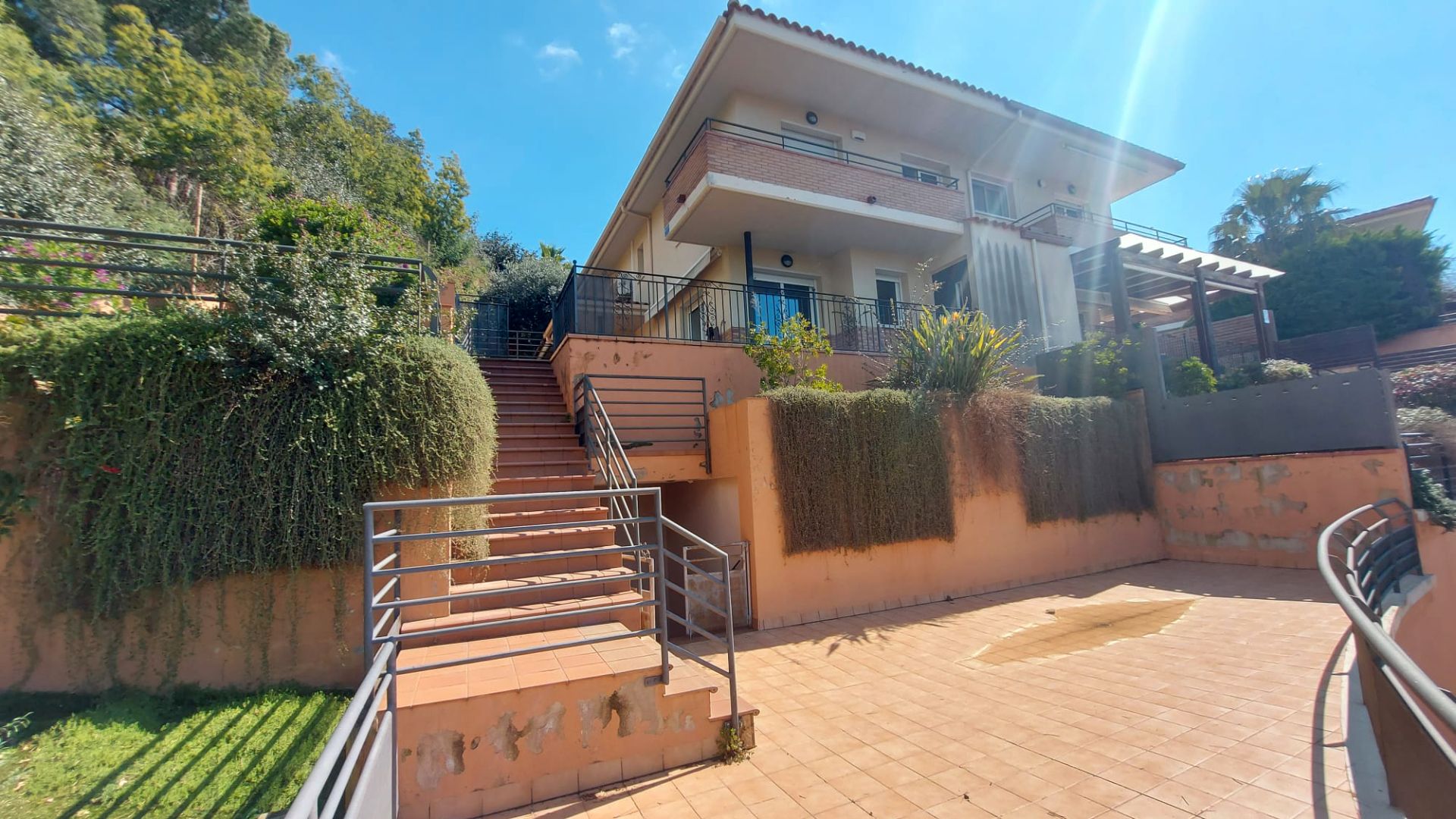 Vista exterior de Casa adosada en venda en Sant Pol de Mar amb Calefacció, Jardí privat i Terrassa