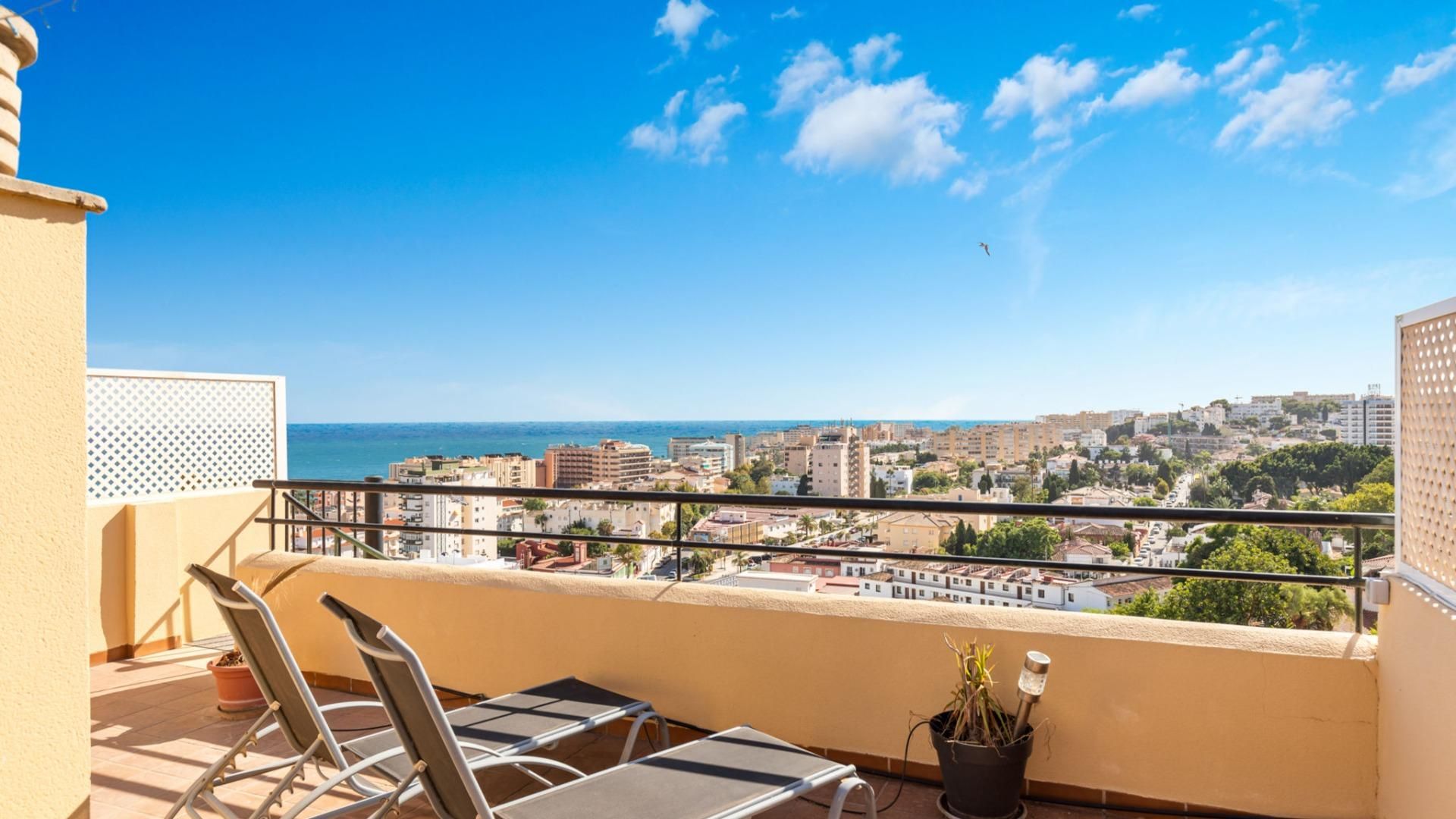Vista exterior de Àtic en venda en Torremolinos amb Aire condicionat, Terrassa i Traster