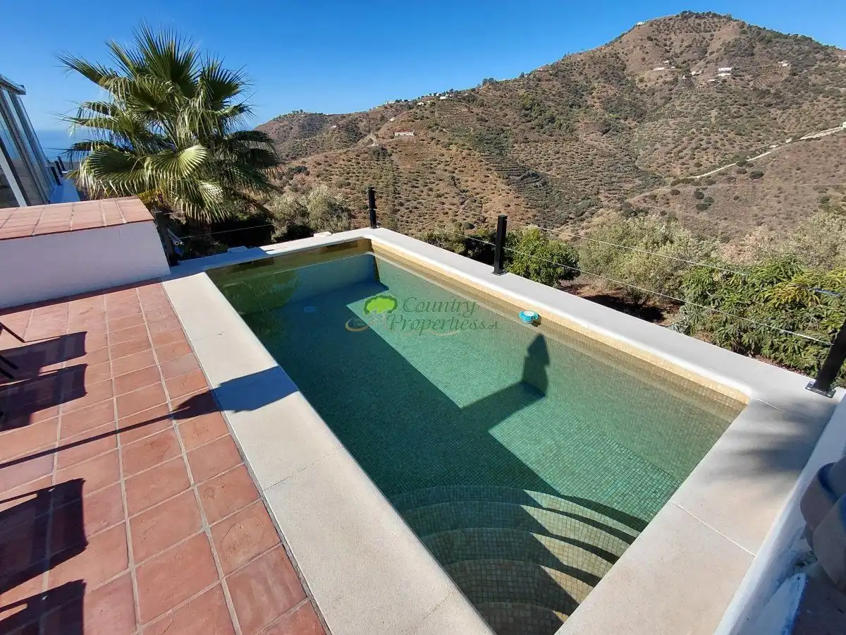 Piscina de Finca rústica en venta en Cómpeta con Aire acondicionado, Terraza y Trastero