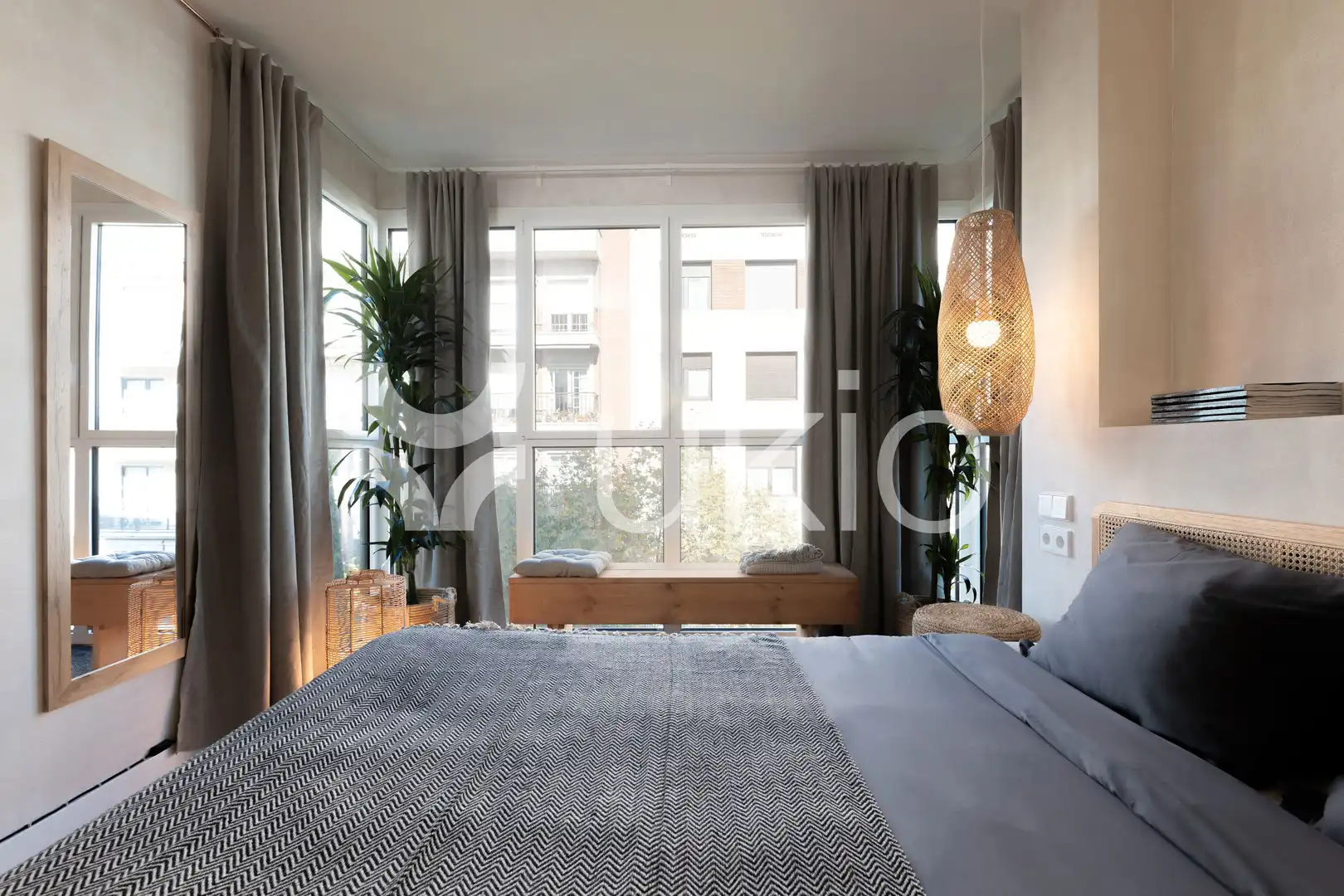 Dormitori de Apartament de lloguer en Barcelona amb Aire condicionat, Calefacció i Moblat