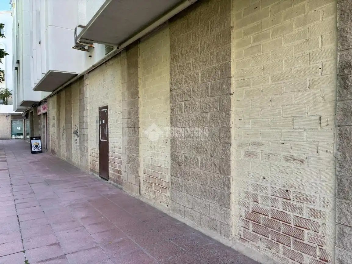 Vista exterior de Local en venta en Madrid