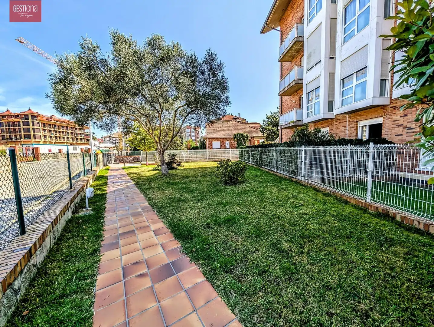 Vista exterior de Ático en venta en Noja con Calefacción, Terraza y Piscina comunitaria